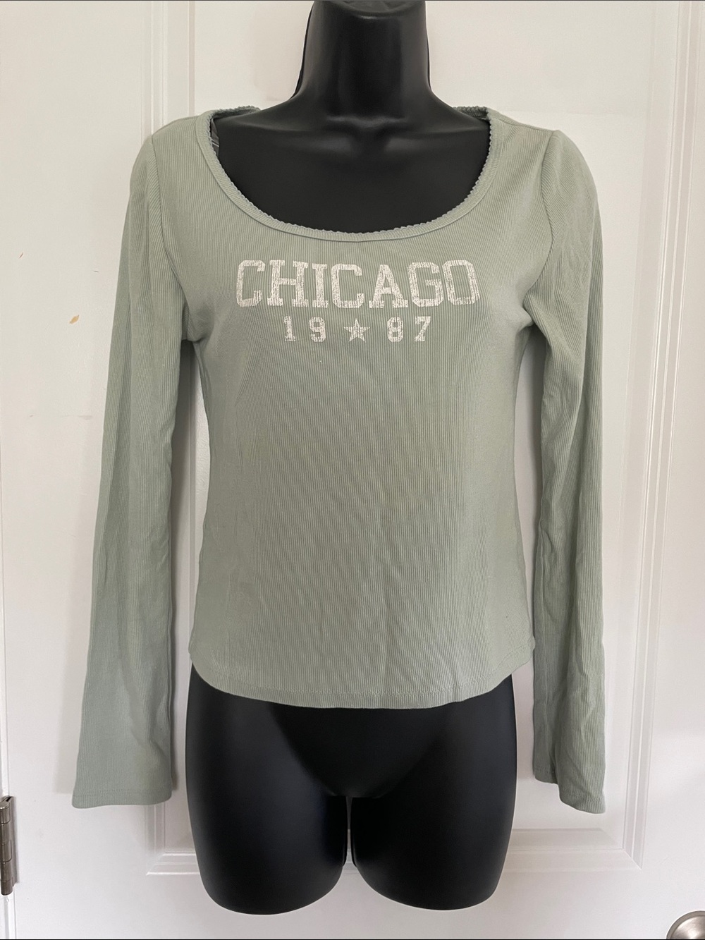 Chicago Graphic Long-Sleeve Scoop Neck Top - Light Mint